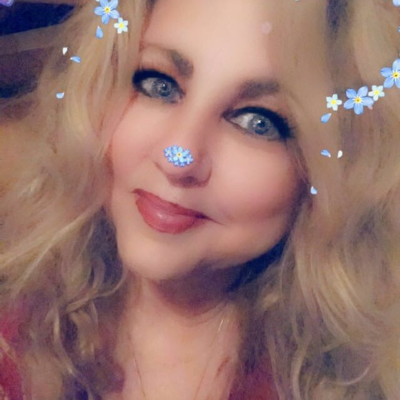 Meet your Posher, Sandra - Picture 1 of 1